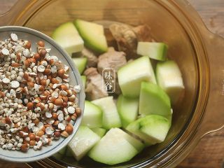 夏日消暑健胃靓汤~茨实节瓜汤 