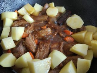 土豆烧排骨 