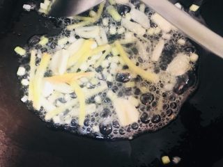 胡萝卜丝炒鸡丝 