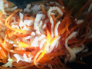 胡萝卜丝炒鸡丝 