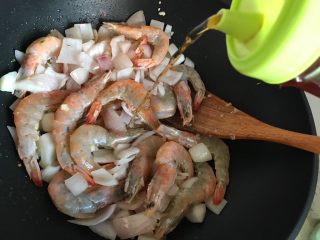 蒜蓉茄汁葱香开背虾 