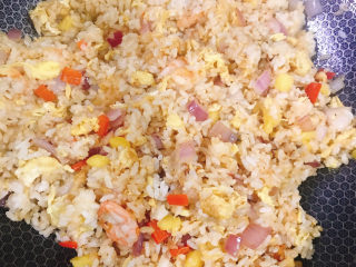 菠萝虾仁炒饭 