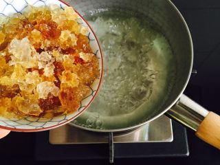 桃胶皂角米雪燕紫薯羹 